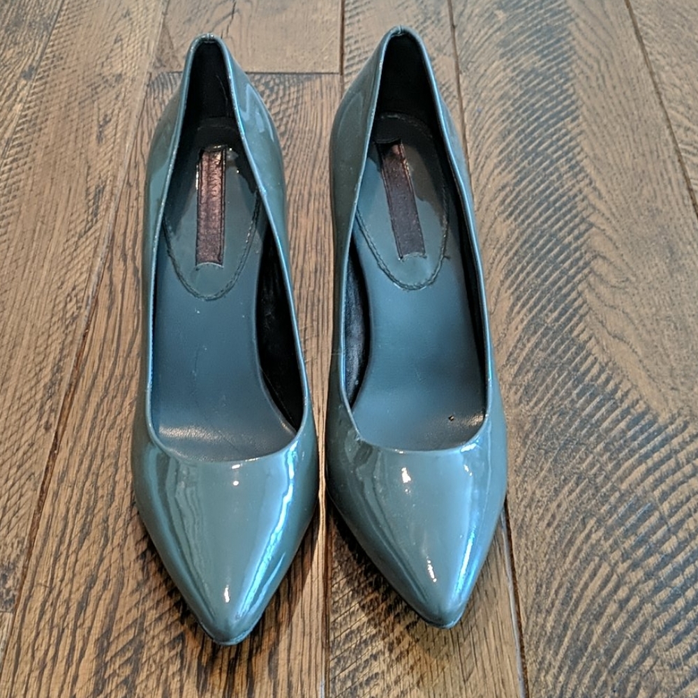 EUC Banana Republic Grey Heels Size 7.5